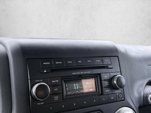 Used 2017 Jeep Wrangler Sahara image 10