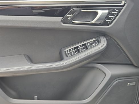 Certified 2025 Porsche Macan image 22