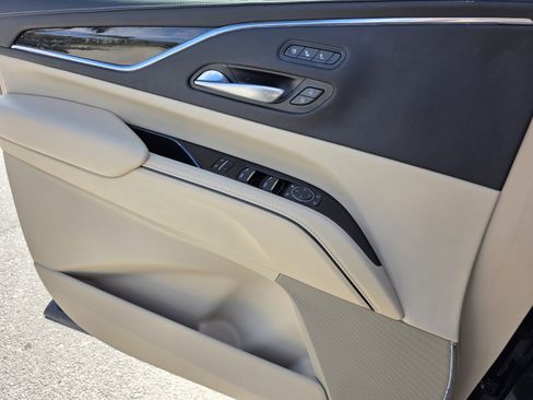 Used 2023 Cadillac Escalade Premium Luxury image 19
