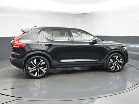 Used 2023 Volvo XC40 B5 Ultimate w/ Protection Package Premier AWD/4WD image 9