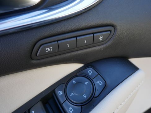 Used 2023 Buick Enclave Avenir w/ Avenir Technology Package image 23