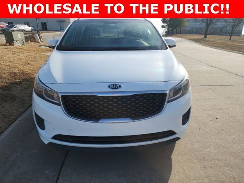 Used 2016 Kia Sedona L image 8