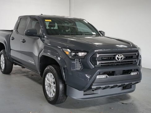Certified 2024 Toyota Tacoma SR5 image 3