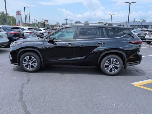 Certified 2025 Toyota Highlander XLE AWD/4WD image 4