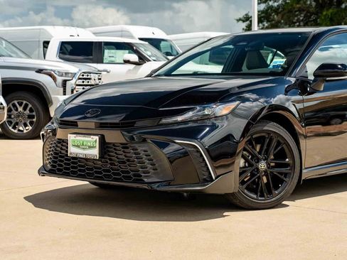 New 2026 Toyota Camry SE FWD image 6