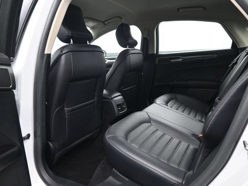 Used 2017 Ford Fusion SE w/ Fusion SE Technology Package FWD image 27