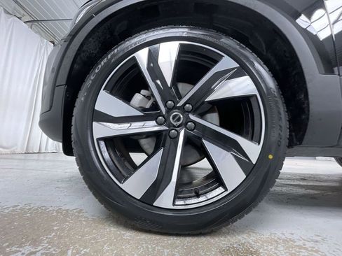 Used 2025 Volvo XC40 B5 Plus AWD/4WD image 10