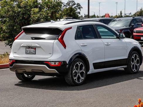Used 2023 Kia Niro EX Touring FWD image 5