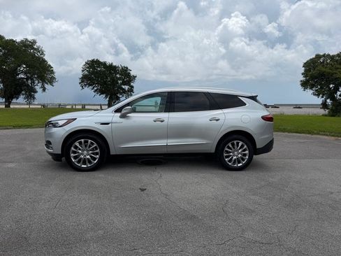 Used 2020 Buick Enclave Essence FWD image 2