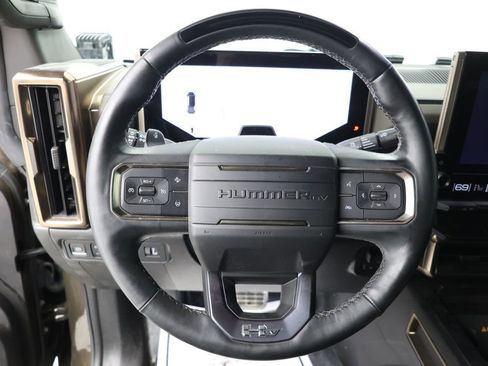 Used 2024 GMC Hummer EV 2X w/ LPO, Illumination Package image 11