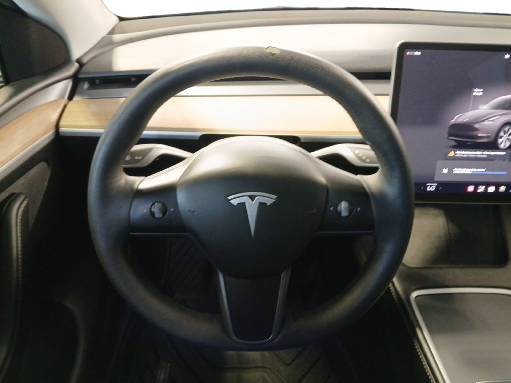 Used 2024 Tesla Model Y Long Range AWD/4WD image 21