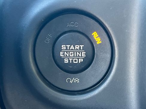 Used 2019 Jeep Wrangler Unlimited Sahara image 24