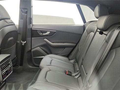 Used 2025 Audi Q8 Prestige w/ Prestige Package image 28