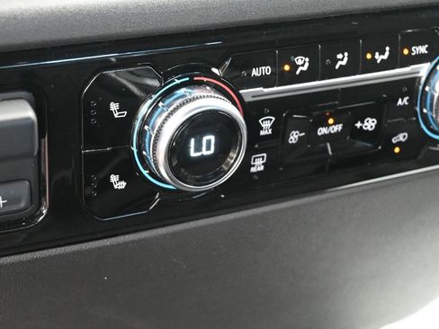Used 2023 GMC Sierra 1500 SLE AWD/4WD image 24