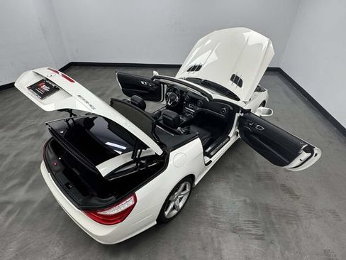 Used 2016 Mercedes-Benz SL 550 w/ Driver Assistance Package image 23