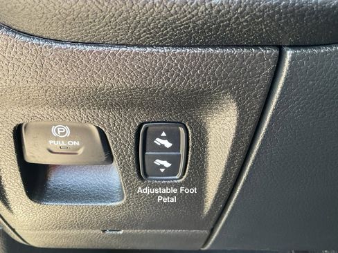 Used 2022 RAM 1500 Big Horn image 10