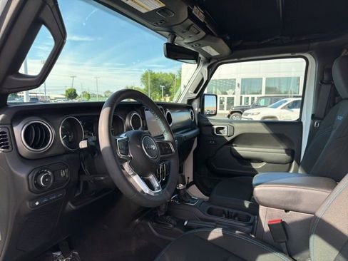 Used 2023 Jeep Wrangler Unlimited Rubicon 4xe AWD/4WD image 17