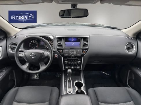 Used 2019 Nissan Pathfinder SV image 12