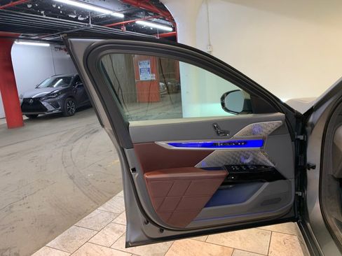 Used 2023 BMW 760i xDrive image 13