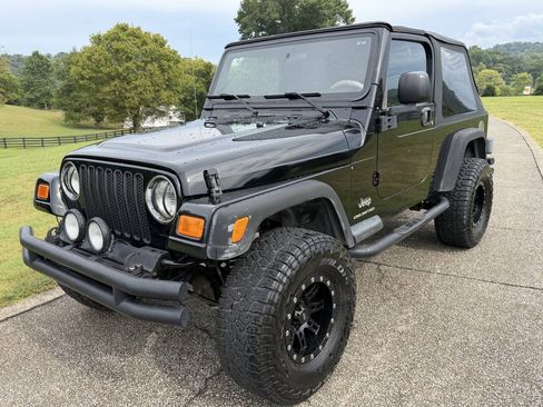 Used 2004 Jeep Wrangler 4WD image 3
