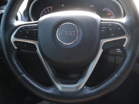 Used 2019 Jeep Grand Cherokee Altitude AWD/4WD image 18