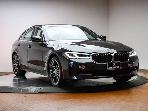 Certified 2023 BMW 530e w/ Premium Package image 3