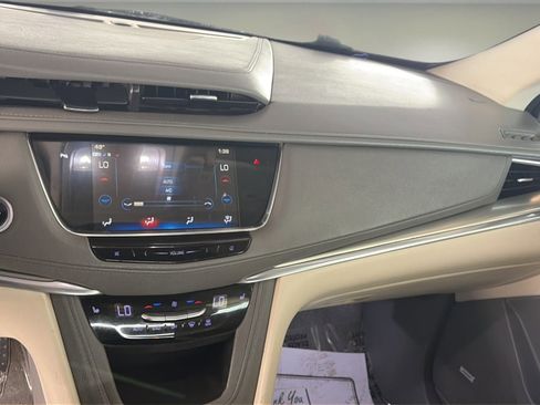Used 2018 Cadillac XT5 Luxury w/ Driver Awareness Package FWD image 19