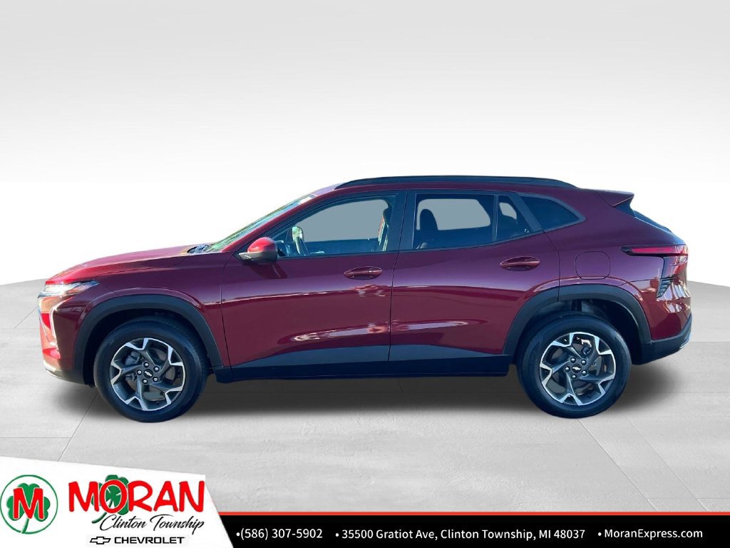 Certified 2024 Chevrolet Trax LT w/ Driver Confidence Package FWD image 3