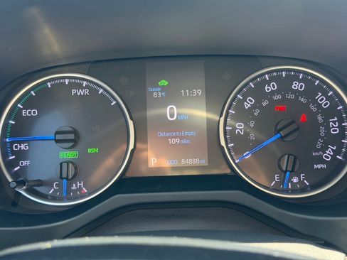 Used 2020 Toyota RAV4 LE AWD/4WD image 16