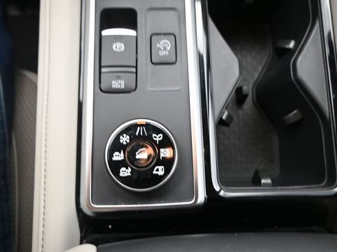 Used 2025 Nissan Pathfinder SL image 16