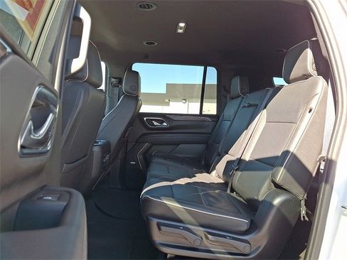 Used 2024 Chevrolet Suburban Premier image 10