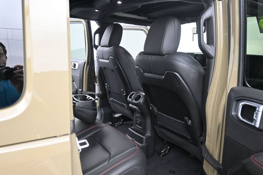 Used 2025 Jeep Wrangler Unlimited Rubicon AWD/4WD image 34