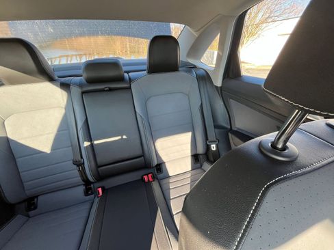 Used 2025 Volkswagen Jetta SE image 31