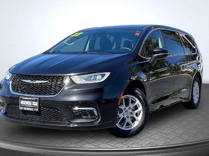 Used 2023 Chrysler Pacifica Touring-L