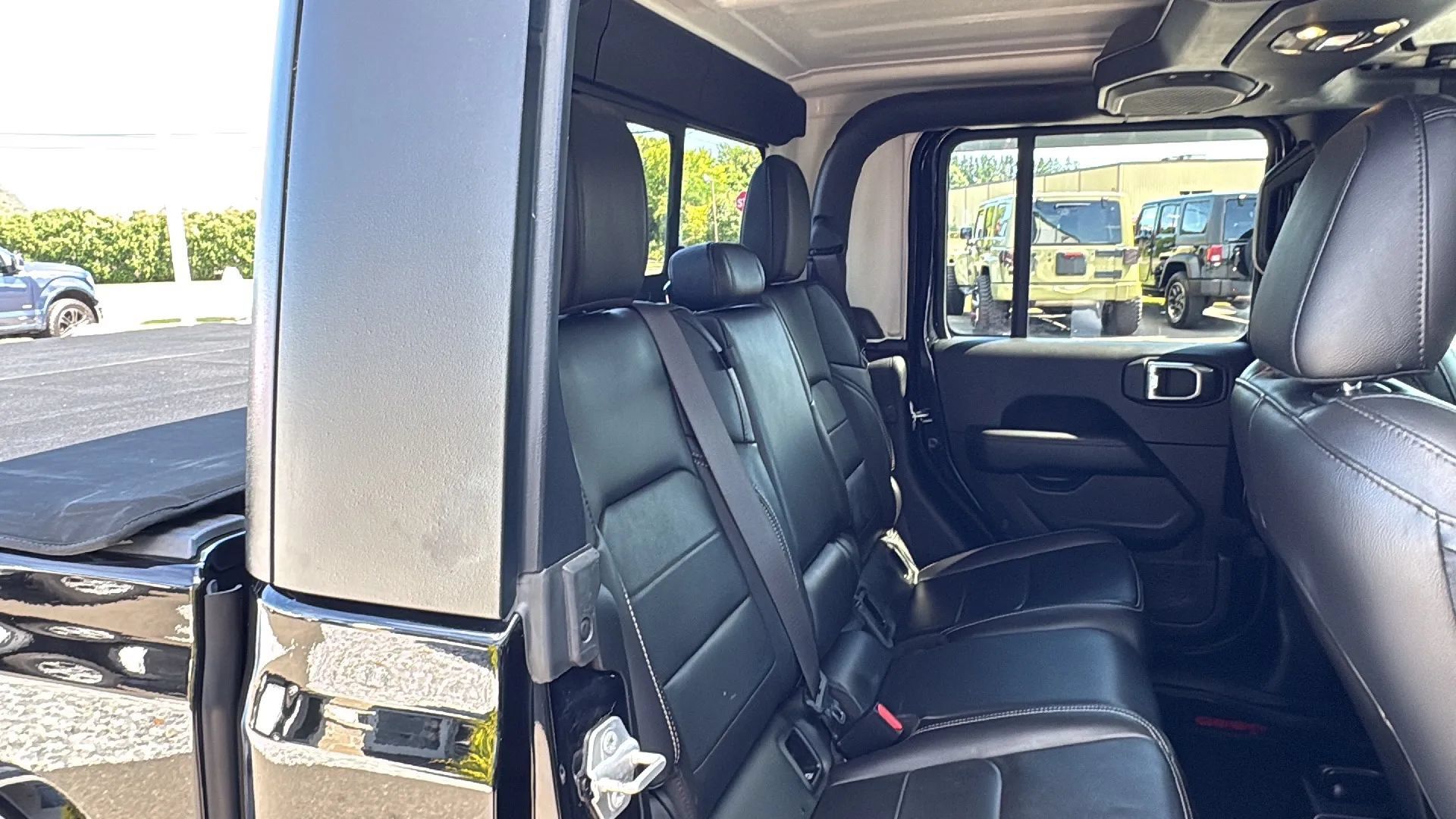 Used 2020 Jeep Gladiator Overland AWD/4WD image 26