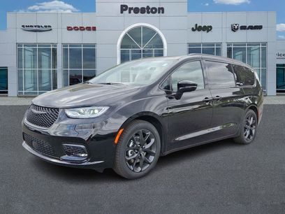 New 2026 Chrysler Pacifica Limited w/ S Appearance Package