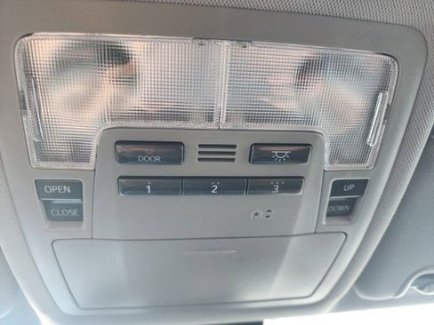 Used 2019 Toyota Highlander XLE image 46