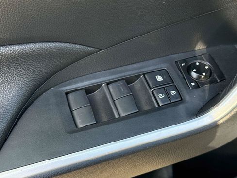 Used 2019 Toyota RAV4 LE w/ All Weather Liner Package AWD/4WD image 17