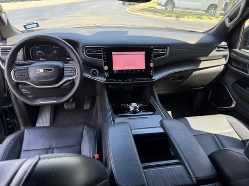 Used 2024 Jeep Wagoneer Series II w/ Flexible Seating Group image 16