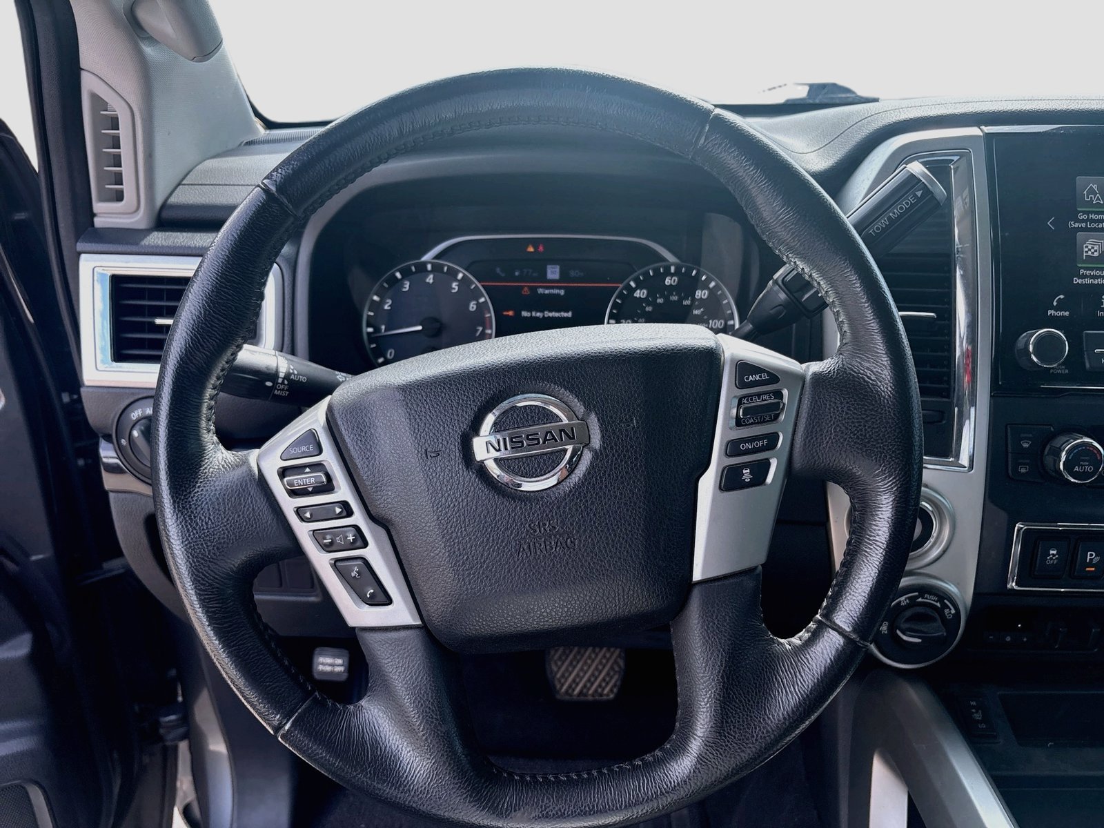 Used 2021 Nissan Titan 4x4 Crew Cab image 11