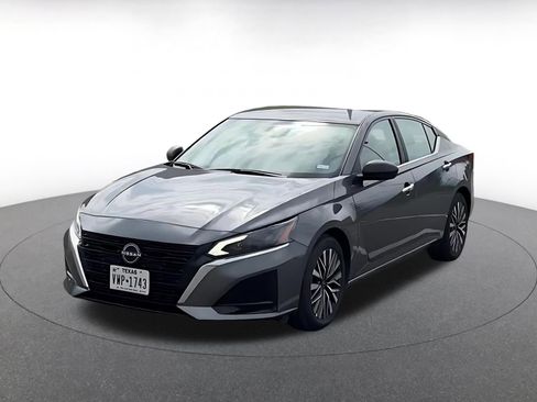 Used 2025 Nissan Altima 2.5 SV FWD image 7