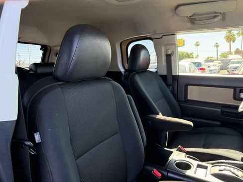 Used 2014 Toyota FJ Cruiser 4WD w/ Upgrade Package image 31