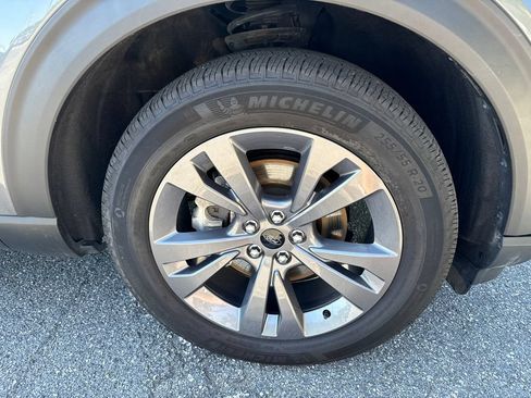 Used 2024 Ford Explorer XLT w/ Equipment Group 202A AWD/4WD image 12