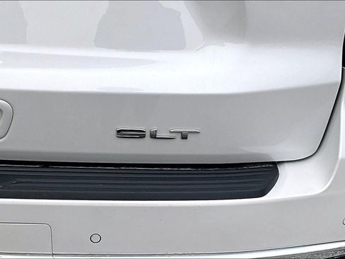 Used 2022 GMC Yukon XL SLT w/ SLT Premium Package image 8