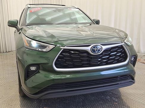 Certified 2023 Toyota Highlander XLE image 6