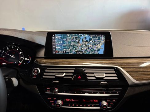 Used 2017 BMW 530i xDrive image 14