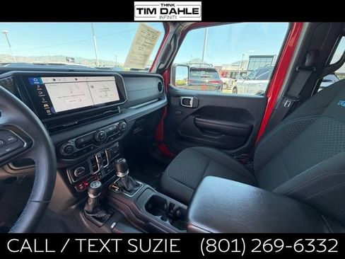 Used 2024 Jeep Wrangler Unlimited Rubicon 4xe AWD/4WD image 19