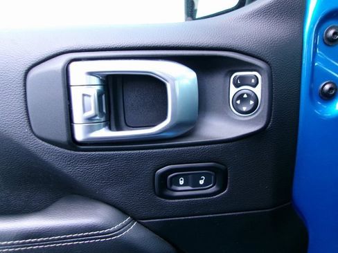 Used 2023 Jeep Gladiator Overland image 12