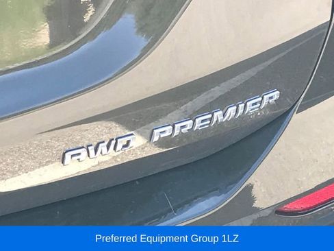 Used 2023 Chevrolet Equinox Premier AWD/4WD image 3