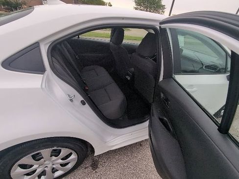 Used 2025 Toyota Corolla LE FWD image 4